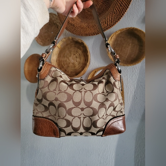 Coach hand bag - Picture 3 of 5